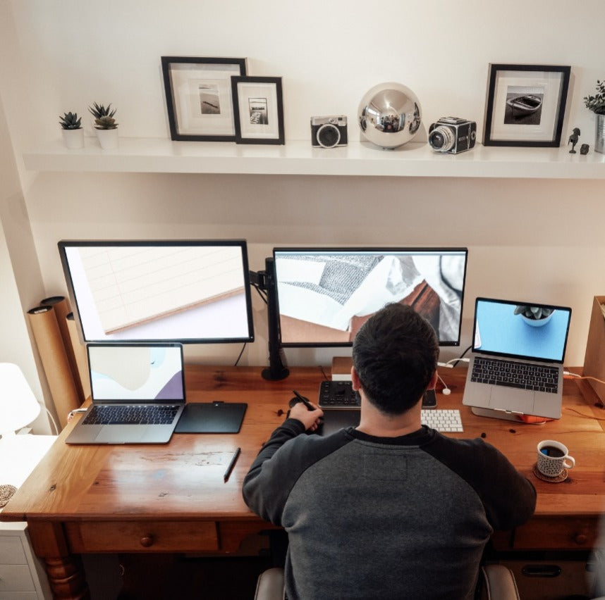 Travailler sur 2 écrans : quels avantages ?