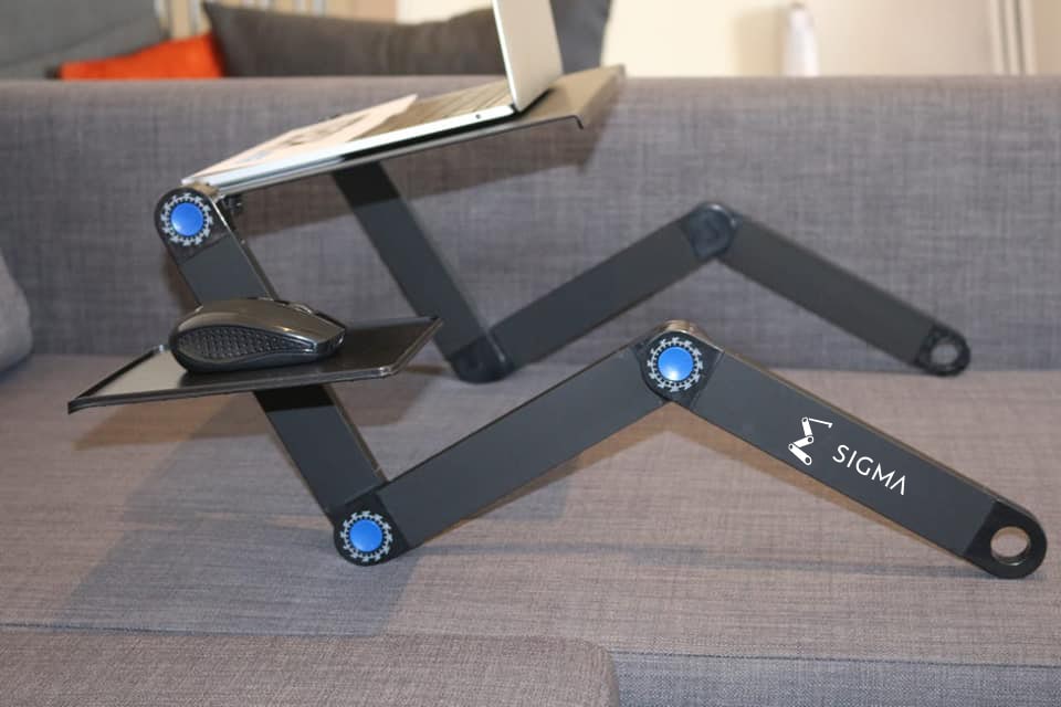 SIGMΛ:طاولة قابلة للطي لأجهزة الكمبيوتر المحمول